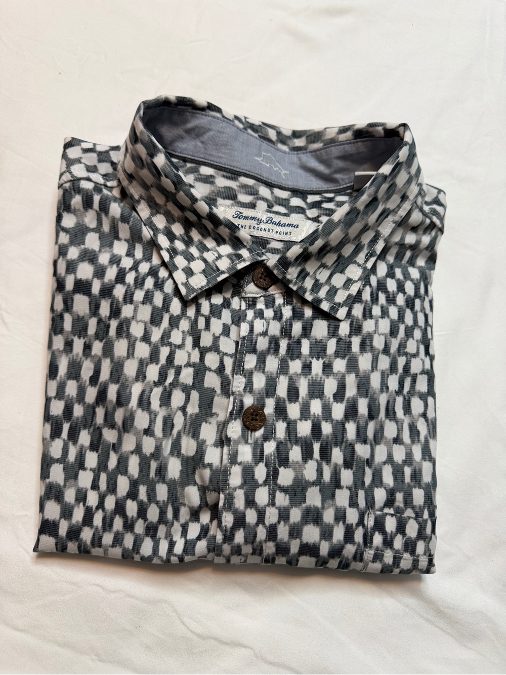 Tommy Bahama Gray and White Patterned Casual Button-Down Shirt